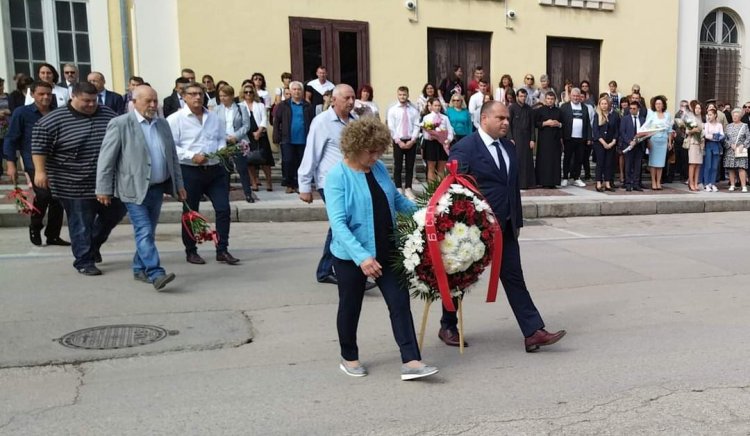 Видинските социалисти поднесоха венци и почетоха Съединението на България